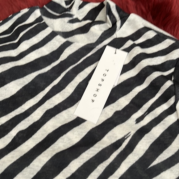 NEW Topshop Zebra Long sleeve Mock Neck Semi-Sheer top Black White size 2 XS - Picture 7 of 7